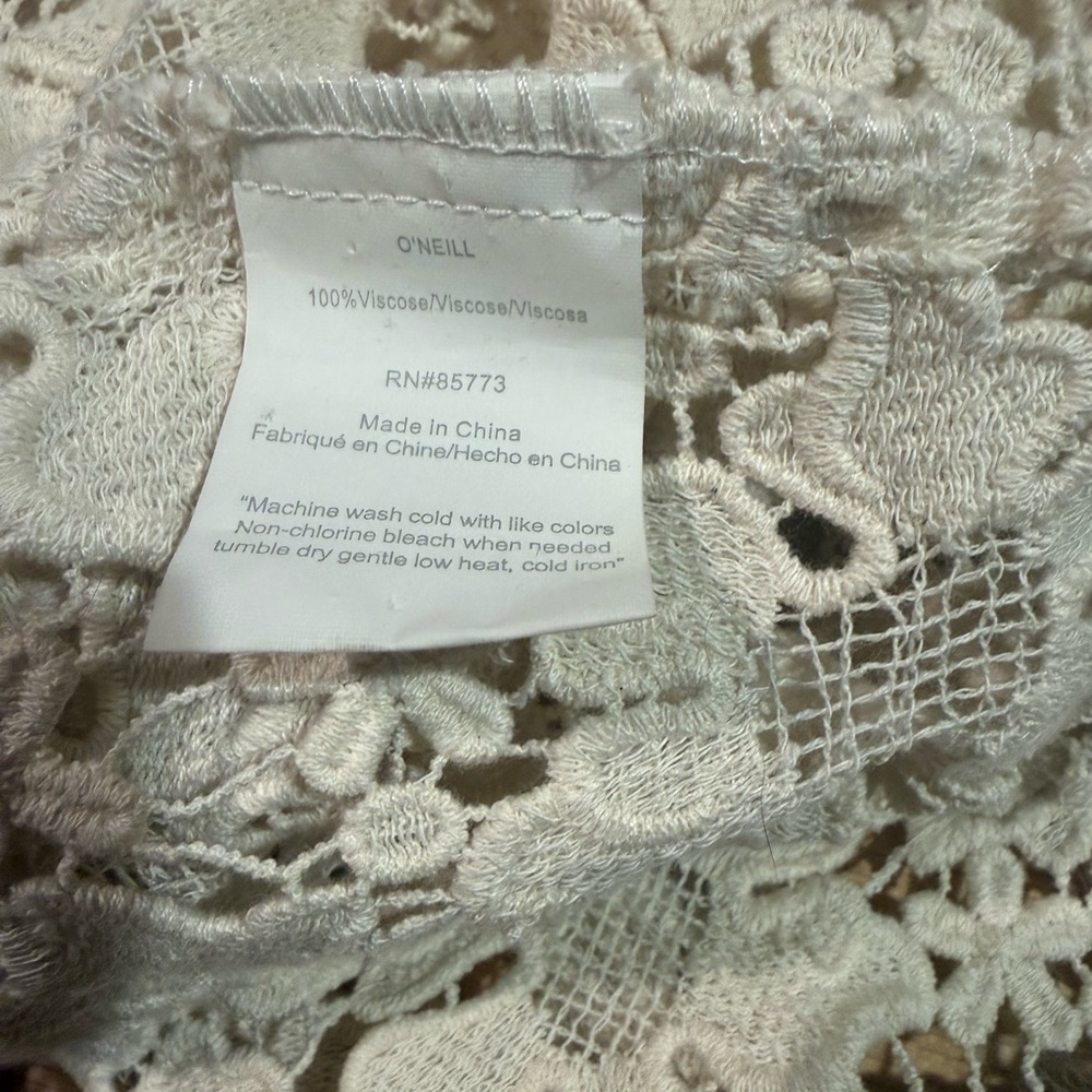 Anna Sui Cream Sheer Lightweight Kimono with Gold Logo Tag - Picture 8 of 8
